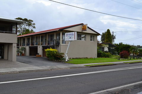 Sundial Holiday Units - Accommodation Cooktown 1