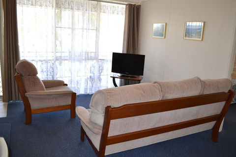 Sundial Holiday Units - Accommodation Cooktown 16