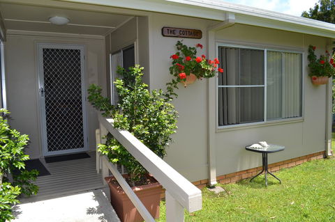 Sundial Holiday Units - Accommodation Cooktown 25