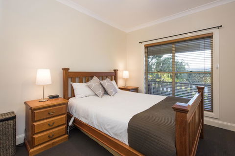 Colonial Court Villas - Accommodation Cooktown 12
