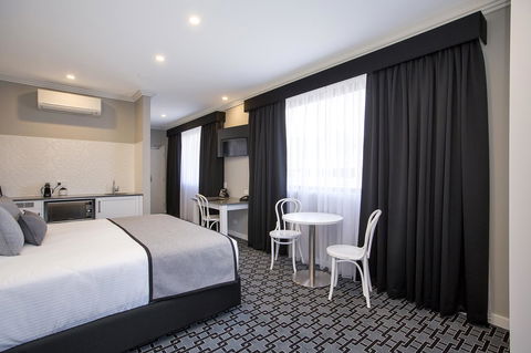 CH Boutique Hotel & Apartments, Ascend Hotel Collection - Accommodation Cooktown 3