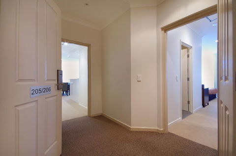 Macquarie Waters Boutique Apartment Hotel - Accommodation Cooktown 7