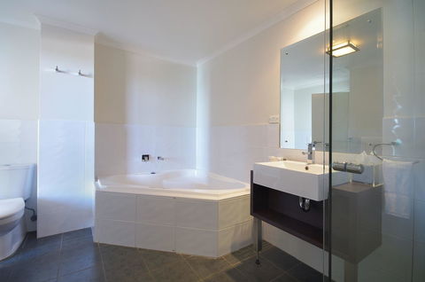 Macquarie Waters Boutique Apartment Hotel - Accommodation Cooktown 28