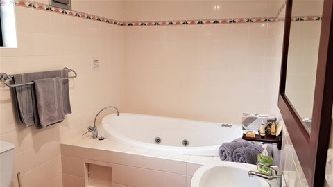 Great Escape Lofts - Accommodation Cooktown 4