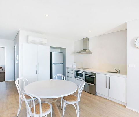 Oaks Nelson Bay Lure Suites - Accommodation Cooktown 1