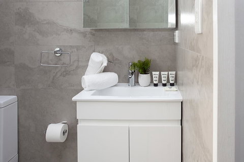 Stylish Apartment With Garage Near Bondi Beach - Accommodation Cooktown 6