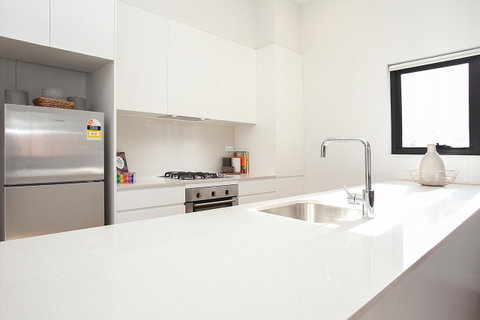 Stylish Apartment With Garage Near Bondi Beach - Accommodation Cooktown 3