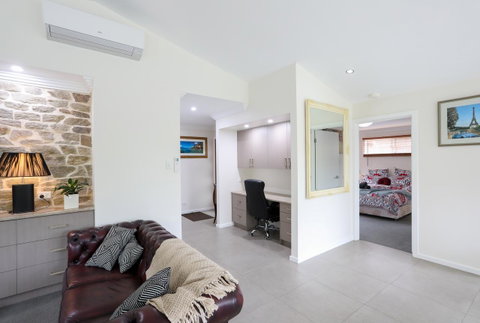 Armidale Cottage - House 2 - Accommodation Cooktown 9