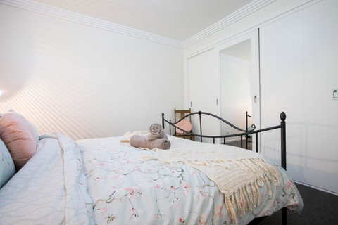 Armidale Cottage - House 2 - Accommodation Cooktown 24