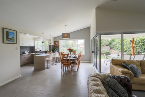 Armidale Cottage - House 2 - Accommodation Cooktown 16
