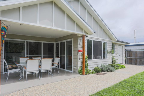 Armidale Cottage - House 2 - Accommodation Cooktown 0