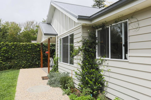 Armidale Cottage - House 2 - Accommodation Cooktown 2