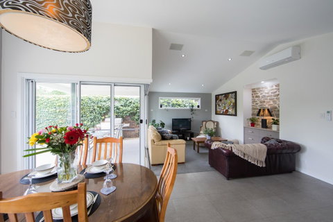 Armidale Cottage - House 2 - Accommodation Cooktown 20