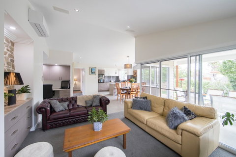 Armidale Cottage - House 2 - Accommodation Cooktown 19
