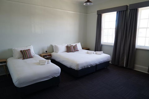 Rosehill Hotel - Accommodation Cooktown 0
