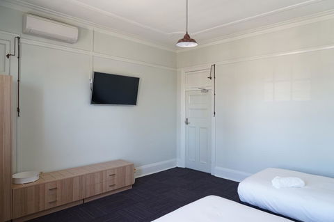 Rosehill Hotel - Accommodation Cooktown 4