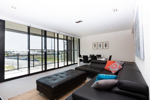 Brand New Executive Apartment - Accommodation Cooktown 2