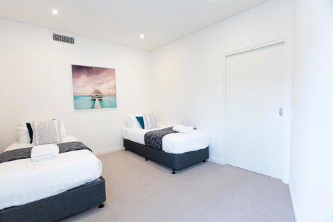 Brand New Executive Apartment - Accommodation Cooktown 15