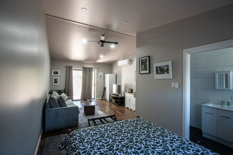 Pound Creek Gallery - Accommodation Cooktown 16