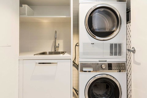 Nobbs Â· Executive 2 Storey Sydney Apartment With Pool - Accommodation Cooktown 11