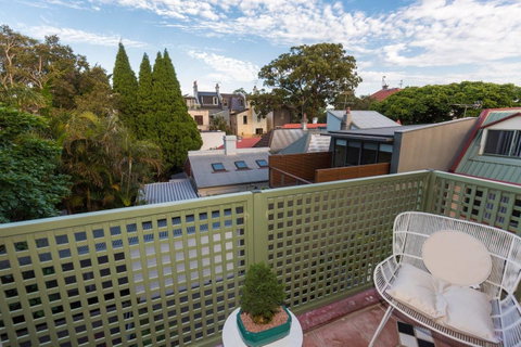 Nobbs Â· Executive 2 Storey Sydney Apartment With Pool - Accommodation Cooktown 16