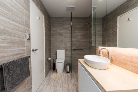 Nobbs Â· Executive 2 Storey Sydney Apartment With Pool - Accommodation Cooktown 9