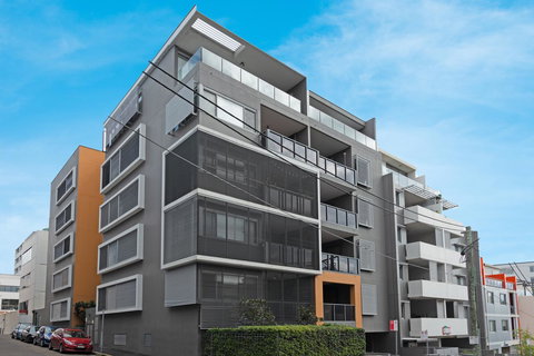 Large Light Luxe 3BDR 2BA Free Parking - Walk To Sydney Uni And RPA - Accommodation Cooktown 11
