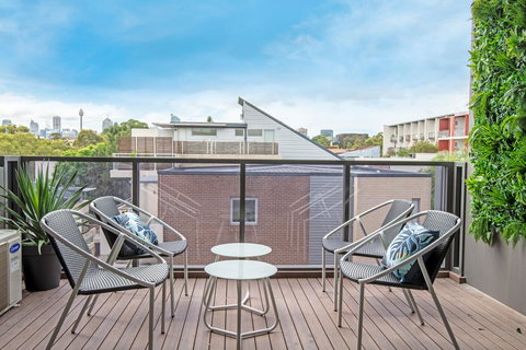 Large Light Luxe 3BDR 2BA Free Parking - Walk To Sydney Uni And RPA - Accommodation Cooktown 4