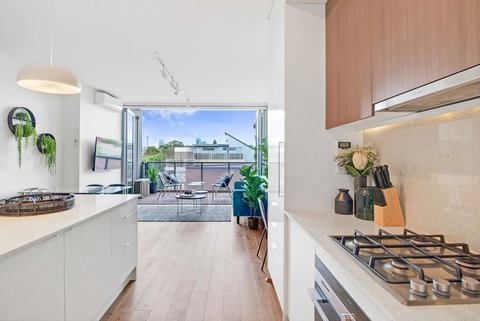Large Light Luxe 3BDR 2BA Free Parking - Walk To Sydney Uni And RPA - Accommodation Cooktown 0
