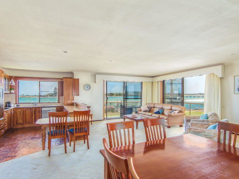 Shoreline 7 - Accommodation Cooktown 6