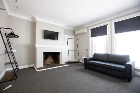 Horse And Jockey Hotel Homebush - Accommodation Cooktown 2
