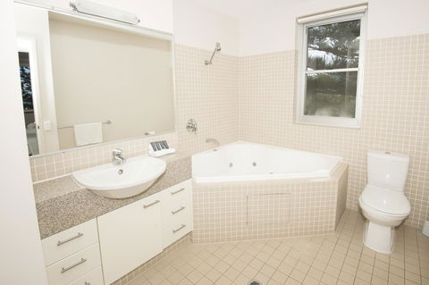 Grandview Apartments - Accommodation Cooktown 37