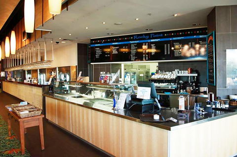 BASE Holidays - Ettalong Beach Premium Apartments - Accommodation Cooktown 2