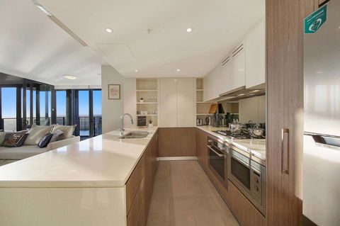 Stunning Sunset Water View 2BEDs On High Rises - Accommodation Cooktown 11
