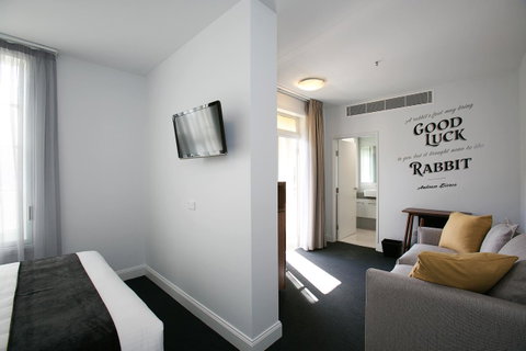 The Lucky Hotel - Accommodation Cooktown 29