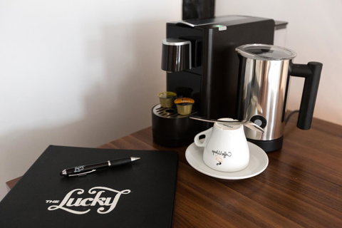 The Lucky Hotel - Accommodation Cooktown 9