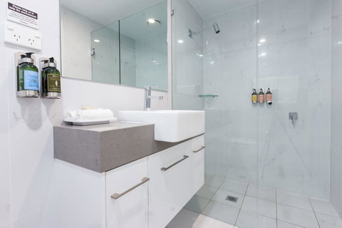 The Lucky Hotel - Accommodation Cooktown 21
