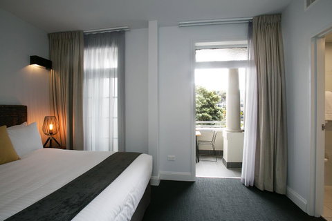 The Lucky Hotel - Accommodation Cooktown 25