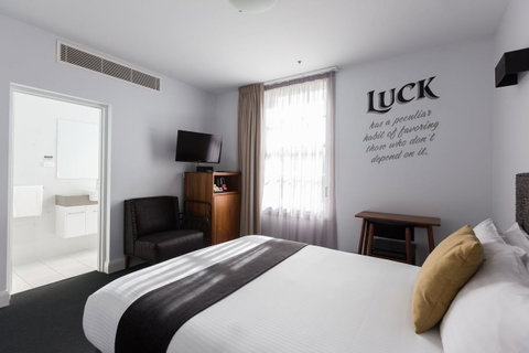 The Lucky Hotel - Accommodation Cooktown 24