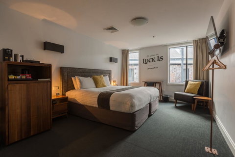 The Lucky Hotel - Accommodation Cooktown 35
