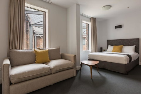 The Lucky Hotel - Accommodation Cooktown 18