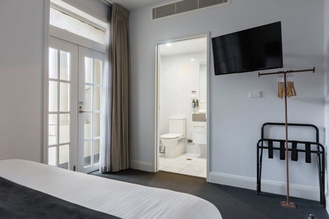 The Lucky Hotel - Accommodation Cooktown 26