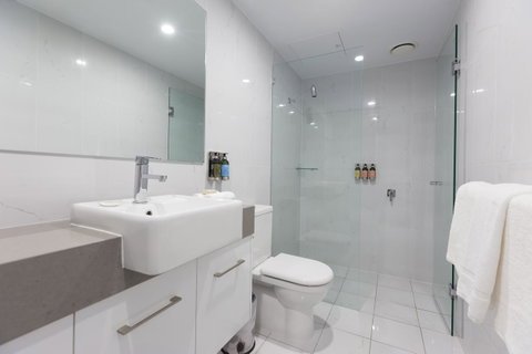 The Lucky Hotel - Accommodation Cooktown 5