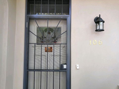 Cozy 5 Bed House In Sydney - Accommodation Cooktown 9