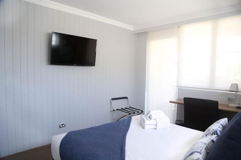 The Blenheim - Accommodation Cooktown 1