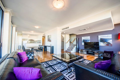 Seasons Harbour Plaza - Accommodation Cooktown 28