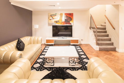 Seasons Harbour Plaza - Accommodation Cooktown 4