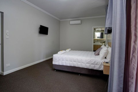 Lakes And Ocean Hotel Forster - Accommodation Cooktown 17