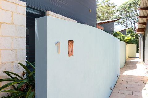 By The Beach B&B Self Contained Apartments - Accommodation Cooktown 5