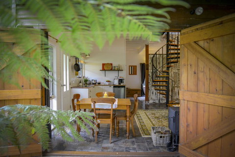 Arcadia - The Barn Cottage & Rosehill Cottage - Accommodation Cooktown 9